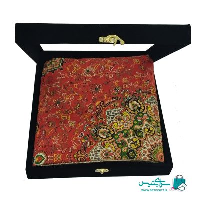 رومیزی ترمه یزدرنگ قرمز در جعبه هدیه جیر